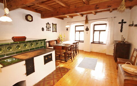 Podoli: Eigendom, Kamer, Gebouw, Interieur Ontwerp, Straal, Plafond, Huis, Meubilair, Verdieping, Hardwood