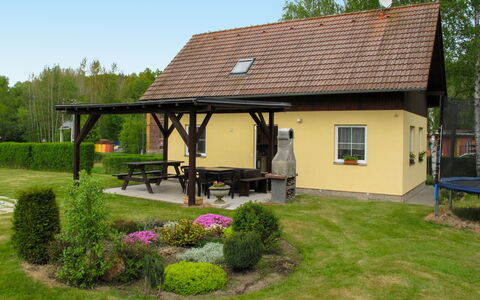Fojtka: Lucht, Fabriek, Venster, Gebouw, Bloem, Boom, Huis, Land Lot, Natuurlijk Landschap, Verblijf