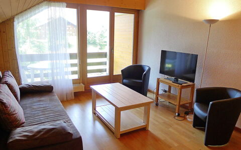 Villars 600: Kamer, Meubilair, Eigendom, Verdieping, Gebouw, Interieur Ontwerp, Woonkamer, Hardwood, Houten Vloer, Huis