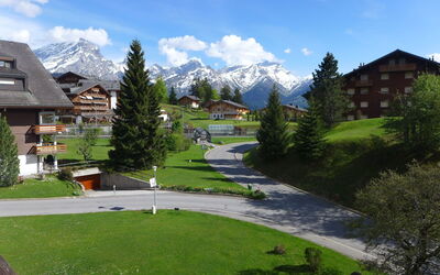 Villars 700: Natuurlijk Landschap, Natuur, Bergketen, Eigendom, Bergdorp, Groen, Bergachtig Landvormen, Berg, Woongebied, Gazon