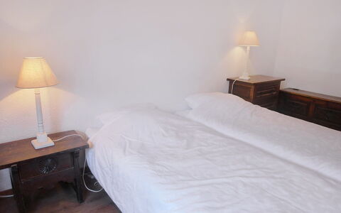 Villars 765: Slaapkamer, Bed, Kamer, Meubilair, Eigendom, Laken, Bed Frame, Bedding, Verdieping, Muur