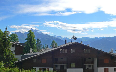 Villars 765: Lucht, Berg, Bergachtig Landvormen, Wolk, Huis, Bergketen, Eigendom, Heuvel Station, Dak,  Dorf\