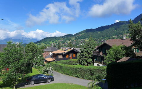 Le Brévent 4: Lucht, Heuvel Station, Berg, Bergachtig Landvormen, Eigendom,  Dorf\, Bergdorp, Huis, Heuvel, Hoogland