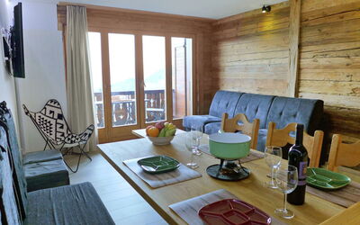 Ambassadeur 3 786.4: Kamer, Eigendom, Meubilair, Interieur Ontwerp, Gebouw, Woonkamer, Huis, Tafel, Onroerend Goed, Hardwood