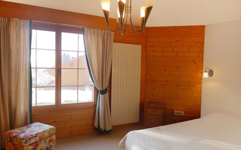 Villars 787: Kamer, Meubilair, Bed, Slaapkamer, Eigendom, Muur, Verdieping, Bed Frame, Laken, Interieur Ontwerp