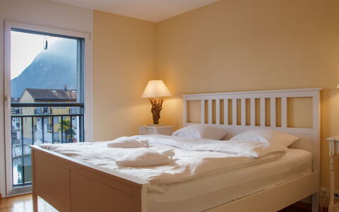 Le Bouveret 100: Bed, Meubilair, Slaapkamer, Bedding, Interieur Ontwerp, Laken, Hout, Verdieping, Flooring, Kamer