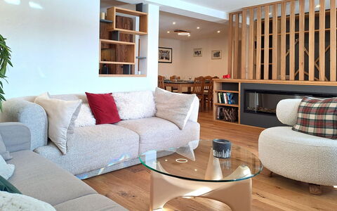 Verbier 131: Meubilair, Interieur Ontwerp, Flooring, Bankstel, Muur, Verdieping, Hout, Woonkamer, Kamer, Huis