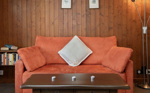 Pigne 1: Meubilair, Interieur Ontwerp, Hout, Bankstel, Flooring, Verdieping, Woonkamer, Kamer, Verlichting, Tafel