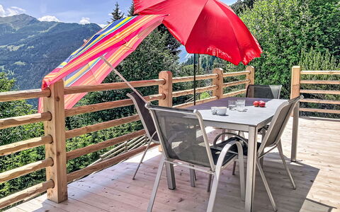 Château Lapin: Paraplu, Buitenmeubels, Schaduw, Buitentafel, Balkon, Luifel, Stoel, Dek, Kamerplant, Outdoor Structuur