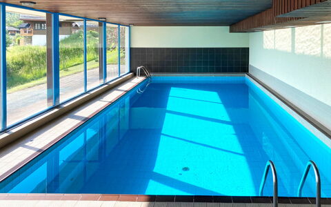 Arnica 16: Water, Gebouw, Eigendom, Zwembad, Licht, Blauw, Venster, Schaduw, Azure, Interieur Ontwerp
