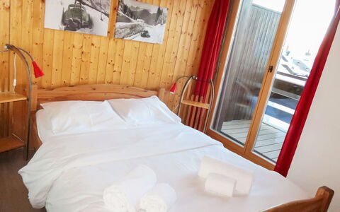 Nendaz 200: Meubilair, Eigendom, Comfort, Gebouw, Bed Frame, Hout, Textiel, Interieur Ontwerp, Architectuur, Bed