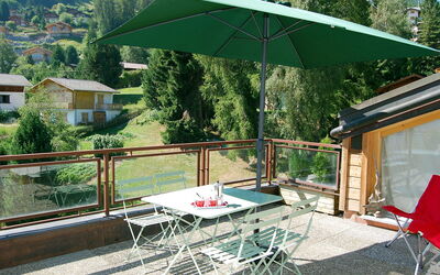 Nendaz 200: Paraplu, Patio, Eigendom, Schaduw, Tafel, Meubilair, Backyard, Werf, Gebouw, Huis