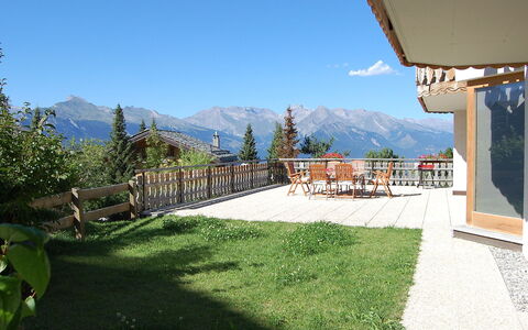 Nendaz 220: Eigendom, Lucht, Onroerend Goed, Berg, Huis, Gebouw, Architectuur, Gras, Huis, Boom