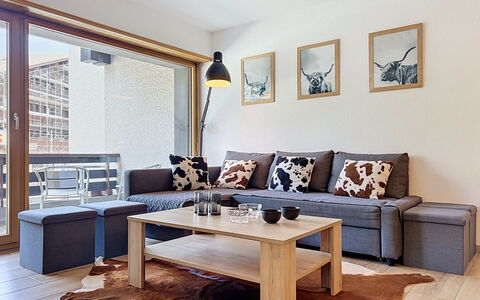 Mont-Rouge: Meubilair, Interieur Ontwerp, Flooring, Hout, Bankstel, Verdieping, Kamer, Woonkamer, Tafel, Appartement