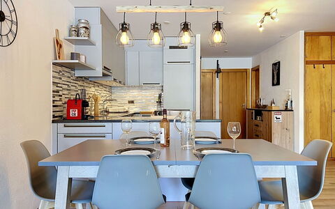 Mont-Rouge: Meubilair, Interieur Ontwerp, Lichte Inrichting, Muur, Stoel, Flooring, Plafond, Hout, Keuken En Eettafel, Eetkamer