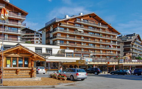 Nendaz 800: Lucht, Auto, Gebouw, Wolk, Eigendom, Wiel, Voertuig, Venster, Stedelijk Ontwerp, Condominium