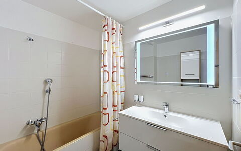 Diana E2: Loodgieterswerkinrichting, Interieur Ontwerp, Flooring, Muur, Badkamer, Verdieping, Kraan, Loodgieter, Wastafel In De Badkamer, Plafond