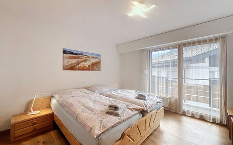 Diana E2: Hout, Slaapkamer, Interieur Ontwerp, Bed, Verdieping, Laken, Bedding, Plafond, Kamer, Appartement