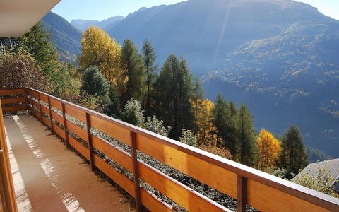 Gamine: Bergachtig Landvormen, Vangrail, Berg, Boom, Lucht, Blad, Bergketen, Heuvel Station, Alpen, Leuning