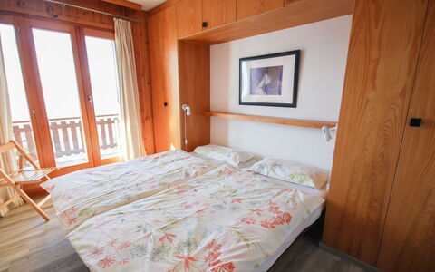 Les Bouillets: Slaapkamer, Bed, Kamer, Meubilair, Eigendom, Laken, Bed Frame, Verdieping, Bedding, Muur