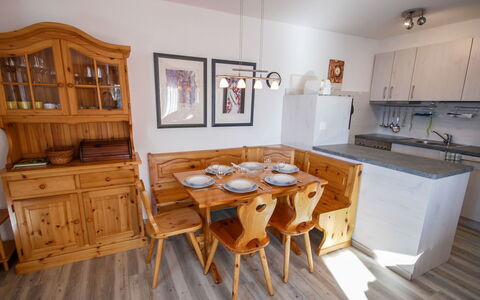 Les Bouillets: Kamer, Meubilair, Eigendom, Houten Vloer, Interieur Ontwerp, Hardwood, Verdieping, Eetkamer, Gebouw, Huis