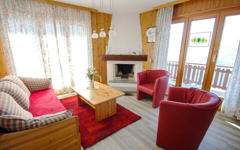 Les Bouillets: Kamer, Eigendom, Meubilair, Woonkamer, Interieur Ontwerp, Gordijn, Gebouw, Huis, Verdieping, Onroerend Goed