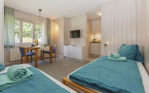 Schönried 200: Interieur Ontwerp, Meubilair, Hout, Flooring, Plafond, Verdieping, Slaapkamer, Textiel, Bed, Kamer