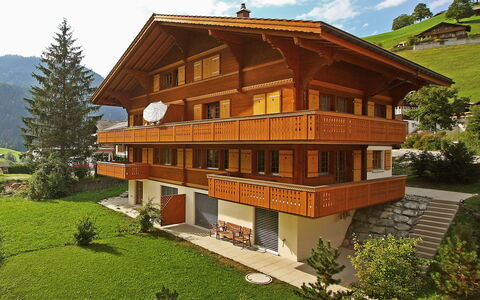 Grindelwald 106: Fabriek, Gebouw, Lucht, Venster, Wolk, Boom, Huis, Hout, Lariks, Gras