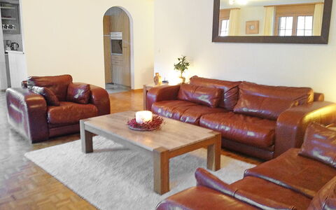 Chalet Perle: Bruin, Spiegel, Bankstel, Meubilair, Tafel, Fotolijst, Comfort, Hout, Slaapbank, Woonkamer