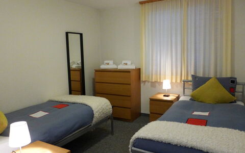 Chalet Perle: Bed, Kamer, Slaapkamer, Meubilair, Eigendom, Matras, Laken, Bed Frame, Interieur Ontwerp, Gebouw