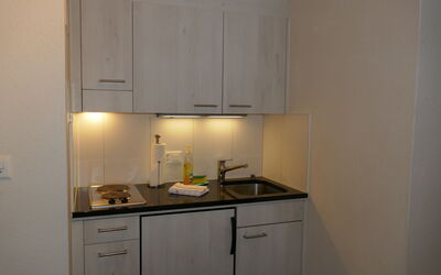 Chalet Schwendihus 150.11: Cabinetry, Gebouw, Meubilair, Lade, Verlichting, Keuken, Hout, Verdieping, Stoel, Flooring