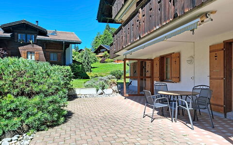 Chalet Hori: Huis, Dak, Verblijf, Tuin, Gazon, Landgoed, Werf, Landscaping, Balkon, Toevlucht