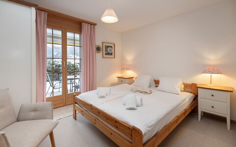 Chalet Hori: Meubilair, Interieur Ontwerp, Bed, Hout, Verdieping, Slaapkamer, Flooring, Plafond, Laken, Kamer