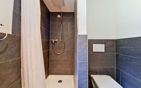 Egg-Isch: Flooring, Loodgieterswerkinrichting, Verdieping, Badkamer, Toilet, Loodgieter, Tegel, Samengesteld Materiaal, Wc Bril