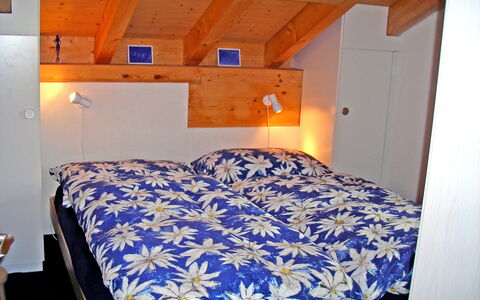 Steinbilla: Meubilair, Eigendom, Comfort, Cabinetry, Textiel, Hout, Bed Frame, Interieur Ontwerp, Lamp, Verdieping