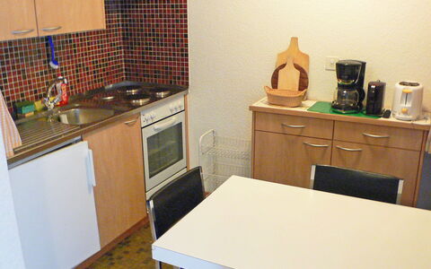 Täsch 130: Kamer, Eigendom, Keuken, Countertop, Meubilair, Huis, Gebouw, Verdieping, Cabinetry, Onroerend Goed