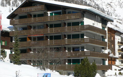 Zermatt 100: Sneeuw, Gebouw, Venster, Fabriek, Boom, Berg, Condominium, Huis, Stedelijk Ontwerp, Helling