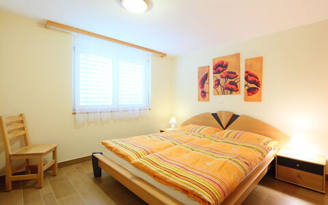 Orta: Slaapkamer, Bed, Meubilair, Kamer, Eigendom, Laken, Bed Frame, Interieur Ontwerp, Verdieping, Bedding