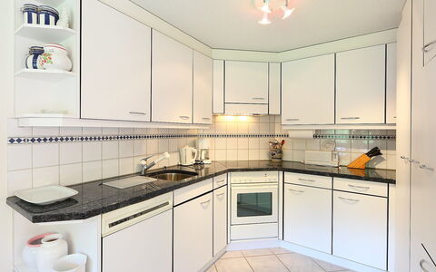 Zermatt 125: Eigendom, Kamer, Keuken, Cabinetry, Countertop, Meubilair, Interieur Ontwerp, Onroerend Goed, Gebouw, Tegel