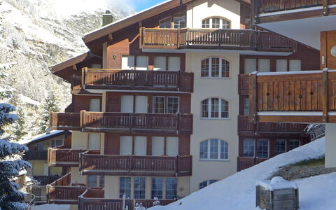 Aquila: Eigendom, Sneeuw, Gebouw, Huis, Winter, Huis, Onroerend Goed, Architectuur, Appartement, Condominium