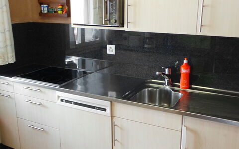St. Martin: Countertop, Keuken, Gootsteen, Eigendom, Kamer, Cabinetry, Wastafel, Graniet, Meubilair, Materiële Goederen