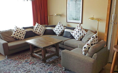 St. Martin: Woonkamer, Meubilair, Kamer, Eigendom, Koffietafel, Bankstel, Interieur Ontwerp, Tafel, Huis, Verdieping