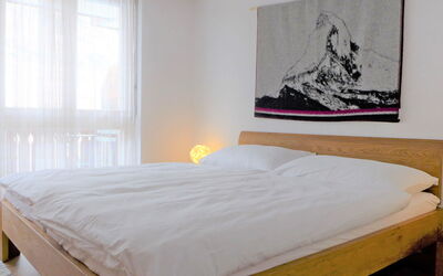Zermatt 4: Meubilair, Eigendom, Comfort, Hout, Textiel, Interieur Ontwerp, Bed, Rechthoek, Bed Frame