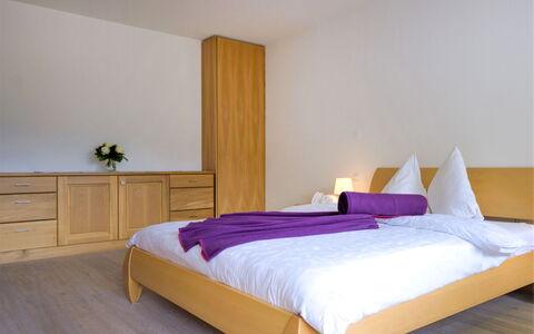 Granit: Meubilair, Comfort, Hout, Gebouw, Bed Frame, Cabinetry, Interieur Ontwerp, Verdieping, Flooring, Huis