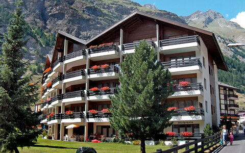 Zermatt 961: Berg, Fabriek, Gebouw, Lucht, Boom, Huis, Helling, Stedelijk Ontwerp, Natuurlijk Landschap, Woongebied