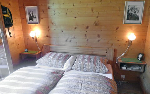 Allegra: Slaapkamer, Bed, Kamer, Meubilair, Eigendom, Muur, Bed Frame, Laken, Bedding, Verdieping