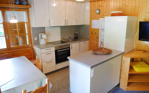 Allegra: Countertop, Kamer, Keuken, Cabinetry, Eigendom, Meubilair, Major Appliance, Gebouw, Fornuis, Koelkast