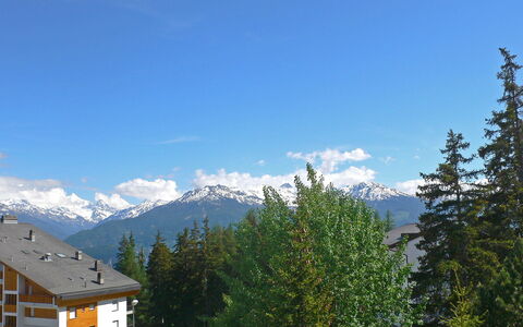 Crans-Montana 120: Lucht, Bergachtig Landvormen, Berg, Boom, Wildernis, Heuvel Station, Bergketen, Alpen, Wolk, Eigendom