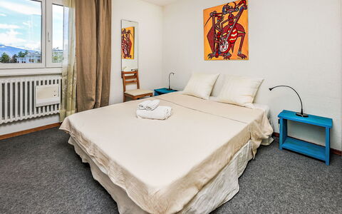 Crans-Montana 130: Muur, Interieur Ontwerp, Hout, Bed, Slaapkamer, Meubilair, Flooring, Verdieping, Kamer, Laken