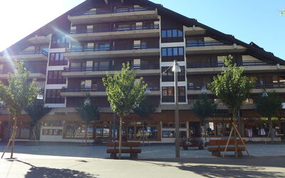 Crans-Montana 290: Gebouw,  Dorf\, Openbare Ruimte, Stedelijk Ontwerp, Appartement, Grootstedelijk Gebied, Gemengd Gebruik, Condominium, Commercieel Gebouw, Schaduw